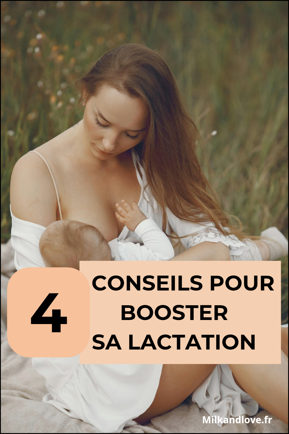 Maman allaitant son bébé dans la nature 